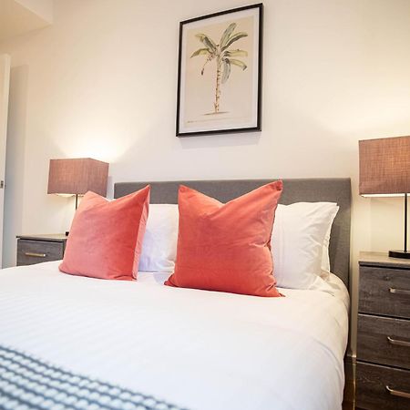 Villa Deluxe Chic 1 2 Bed Apts Near Heathrow Legoland Windsor Slough Extérieur photo