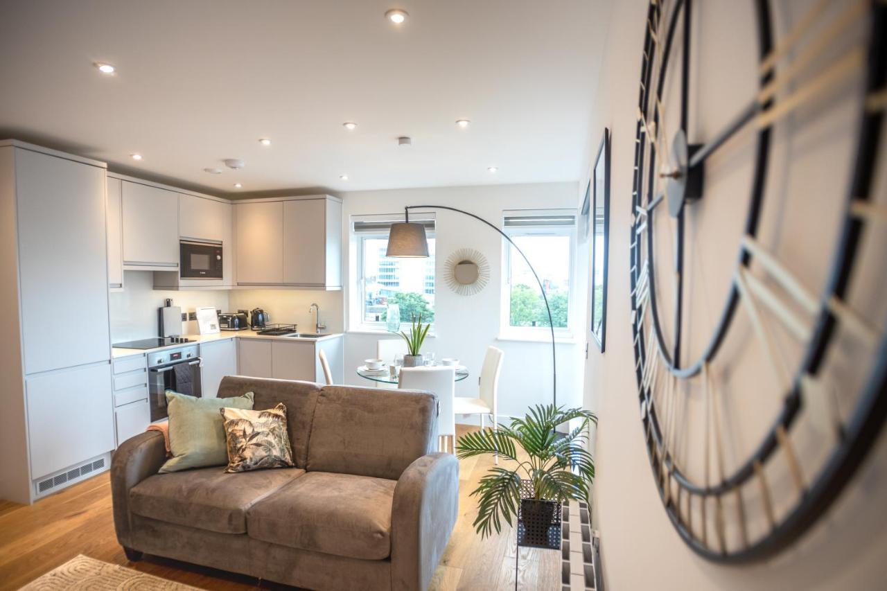 Villa Deluxe Chic 1 2 Bed Apts Near Heathrow Legoland Windsor Slough Extérieur photo