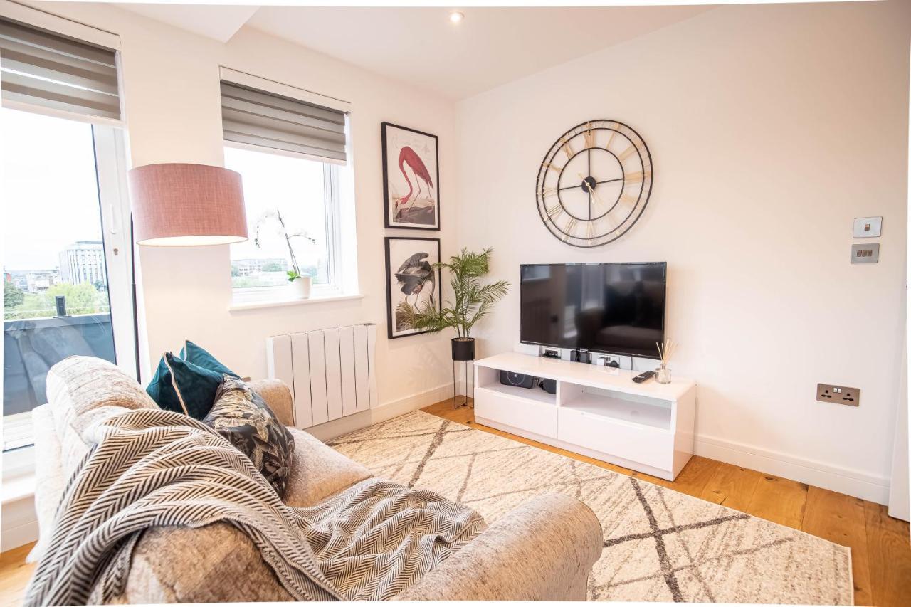 Villa Deluxe Chic 1 2 Bed Apts Near Heathrow Legoland Windsor Slough Extérieur photo