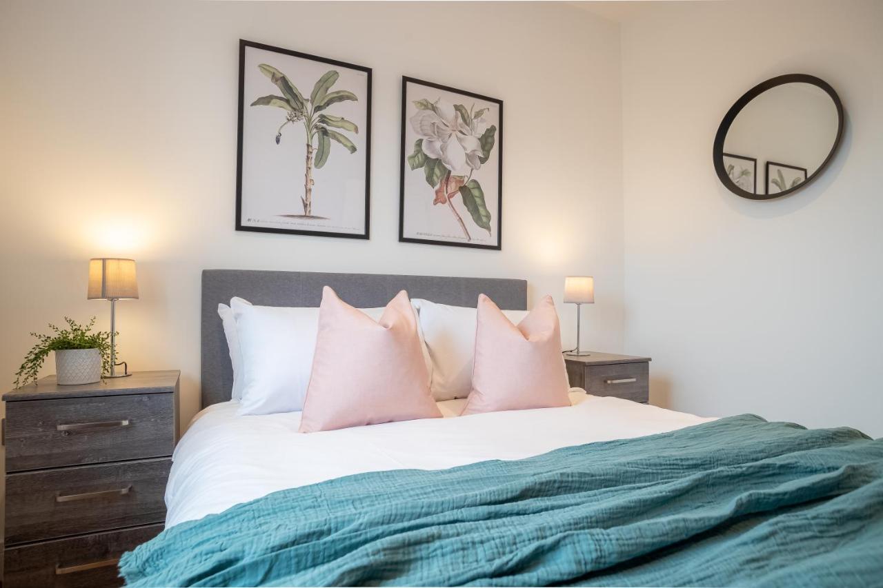 Villa Deluxe Chic 1 2 Bed Apts Near Heathrow Legoland Windsor Slough Extérieur photo