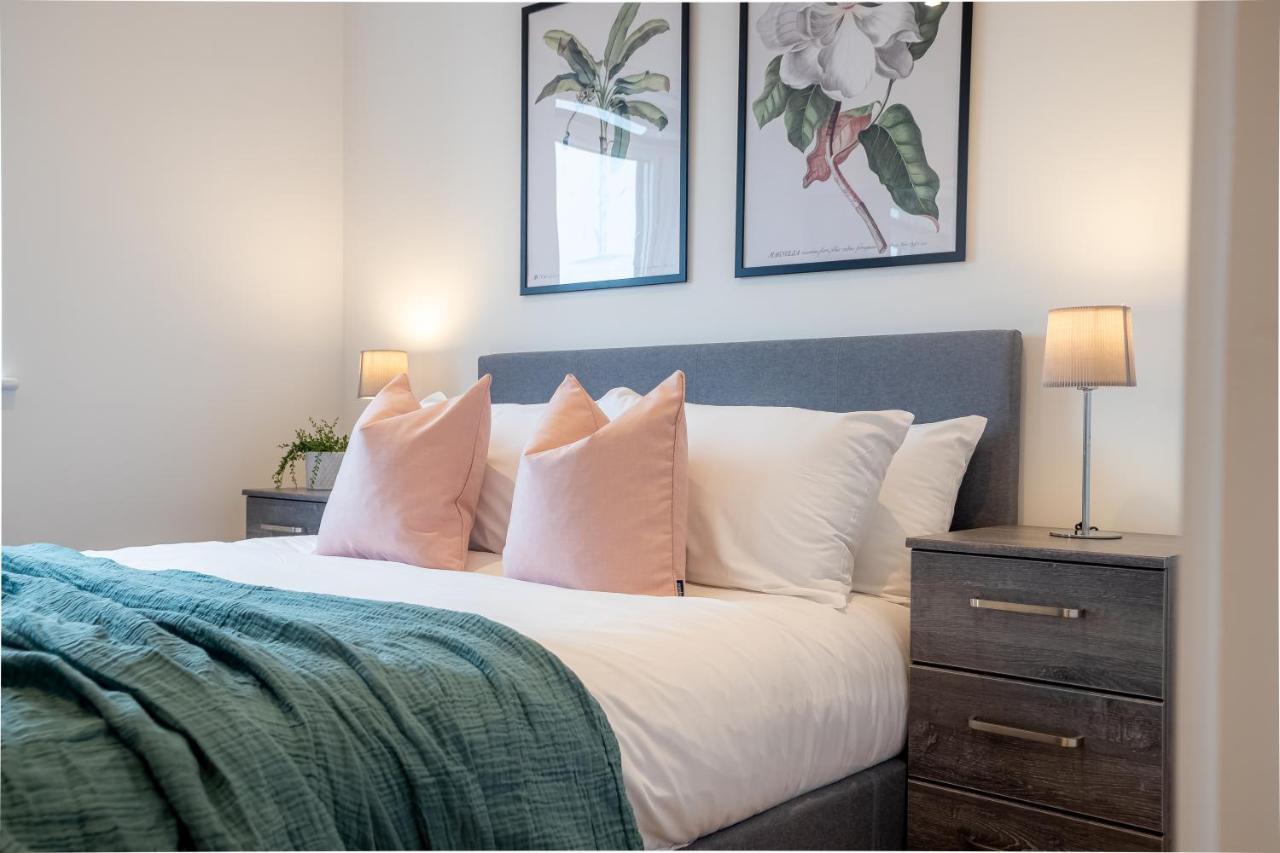 Villa Deluxe Chic 1 2 Bed Apts Near Heathrow Legoland Windsor Slough Extérieur photo