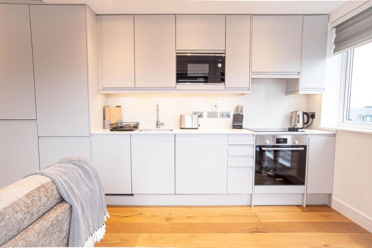 Villa Deluxe Chic 1 2 Bed Apts Near Heathrow Legoland Windsor Slough Extérieur photo