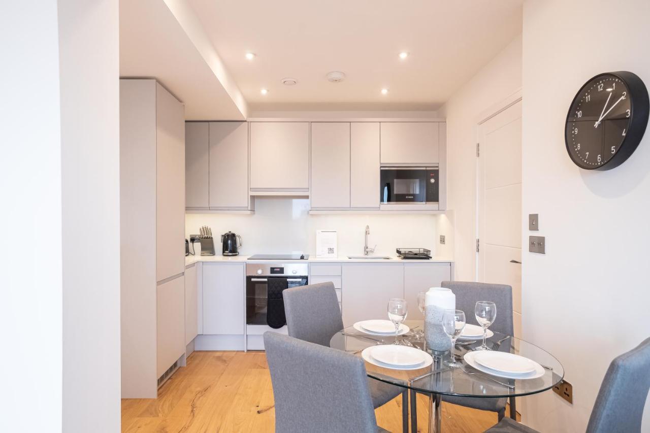 Villa Deluxe Chic 1 2 Bed Apts Near Heathrow Legoland Windsor Slough Extérieur photo