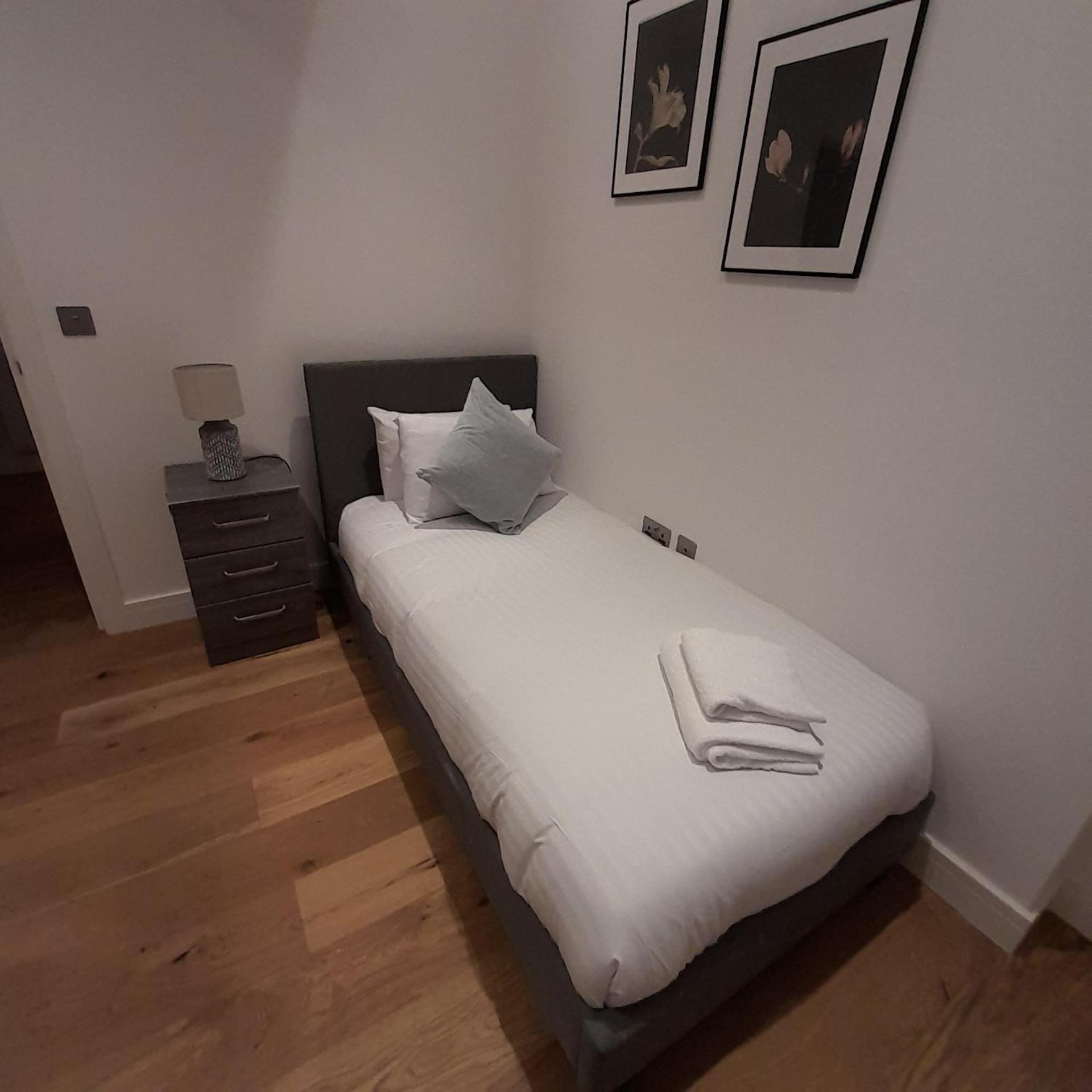 Villa Deluxe Chic 1 2 Bed Apts Near Heathrow Legoland Windsor Slough Extérieur photo