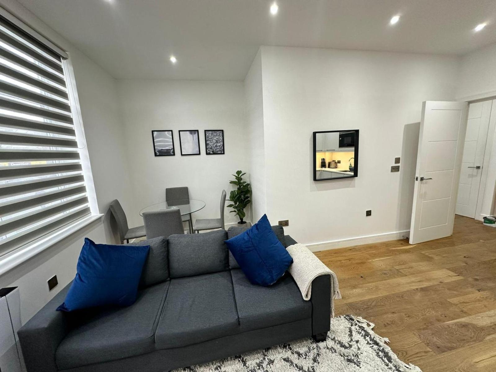 Villa Deluxe Chic 1 2 Bed Apts Near Heathrow Legoland Windsor Slough Extérieur photo