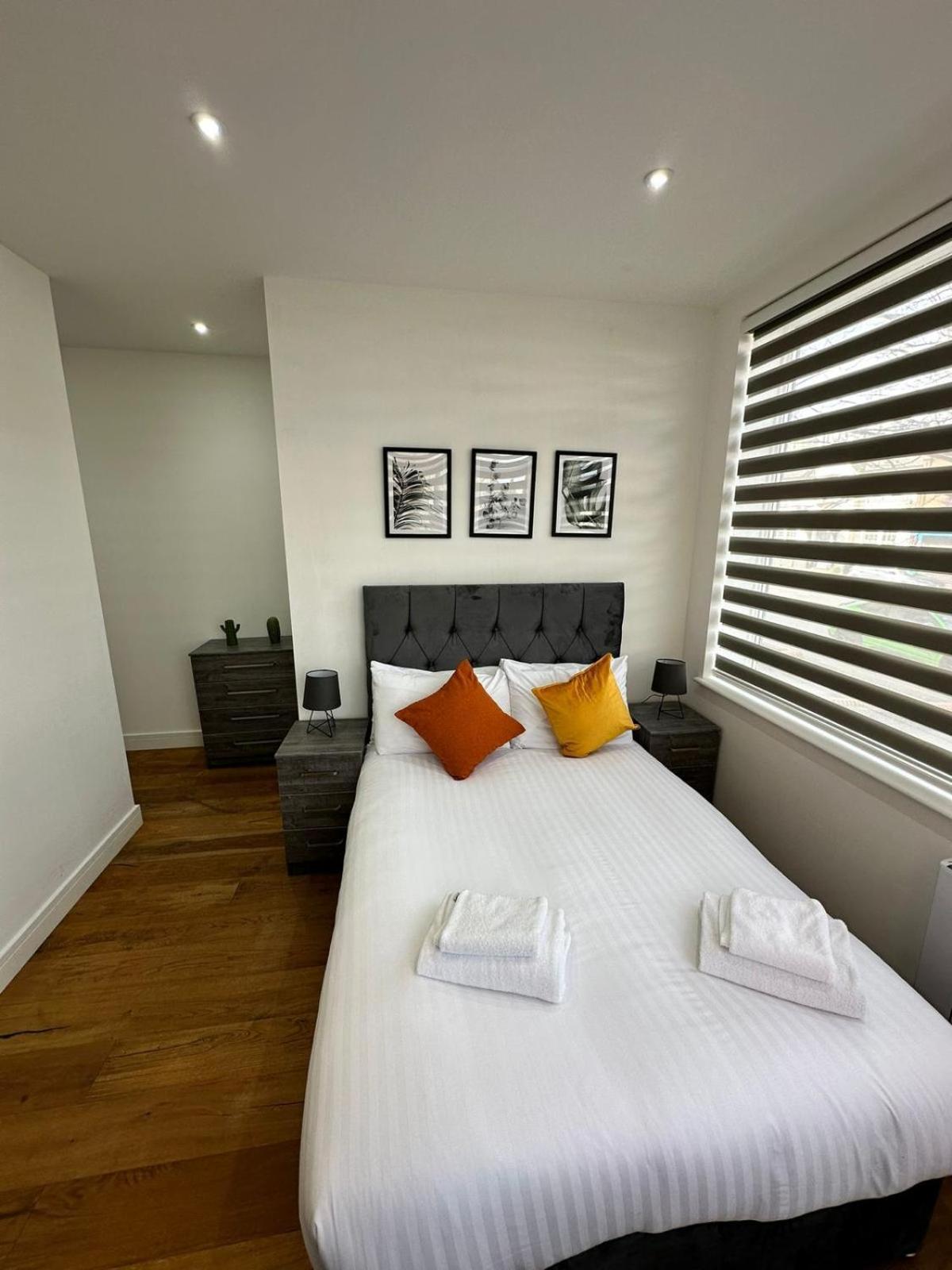 Villa Deluxe Chic 1 2 Bed Apts Near Heathrow Legoland Windsor Slough Extérieur photo