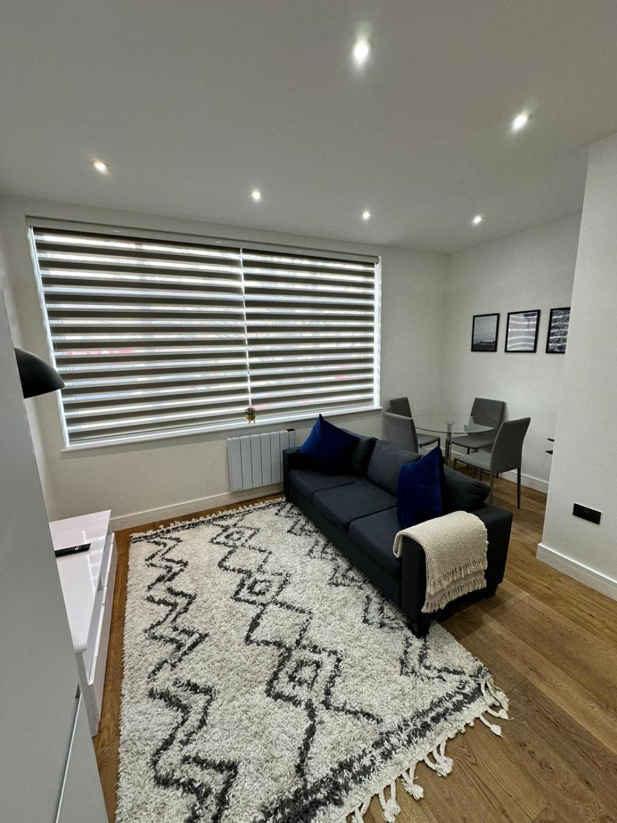 Villa Deluxe Chic 1 2 Bed Apts Near Heathrow Legoland Windsor Slough Extérieur photo